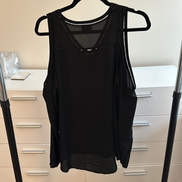 Shoulder-less Black Mossimo blouse - Size Large - Picture 3 of 4